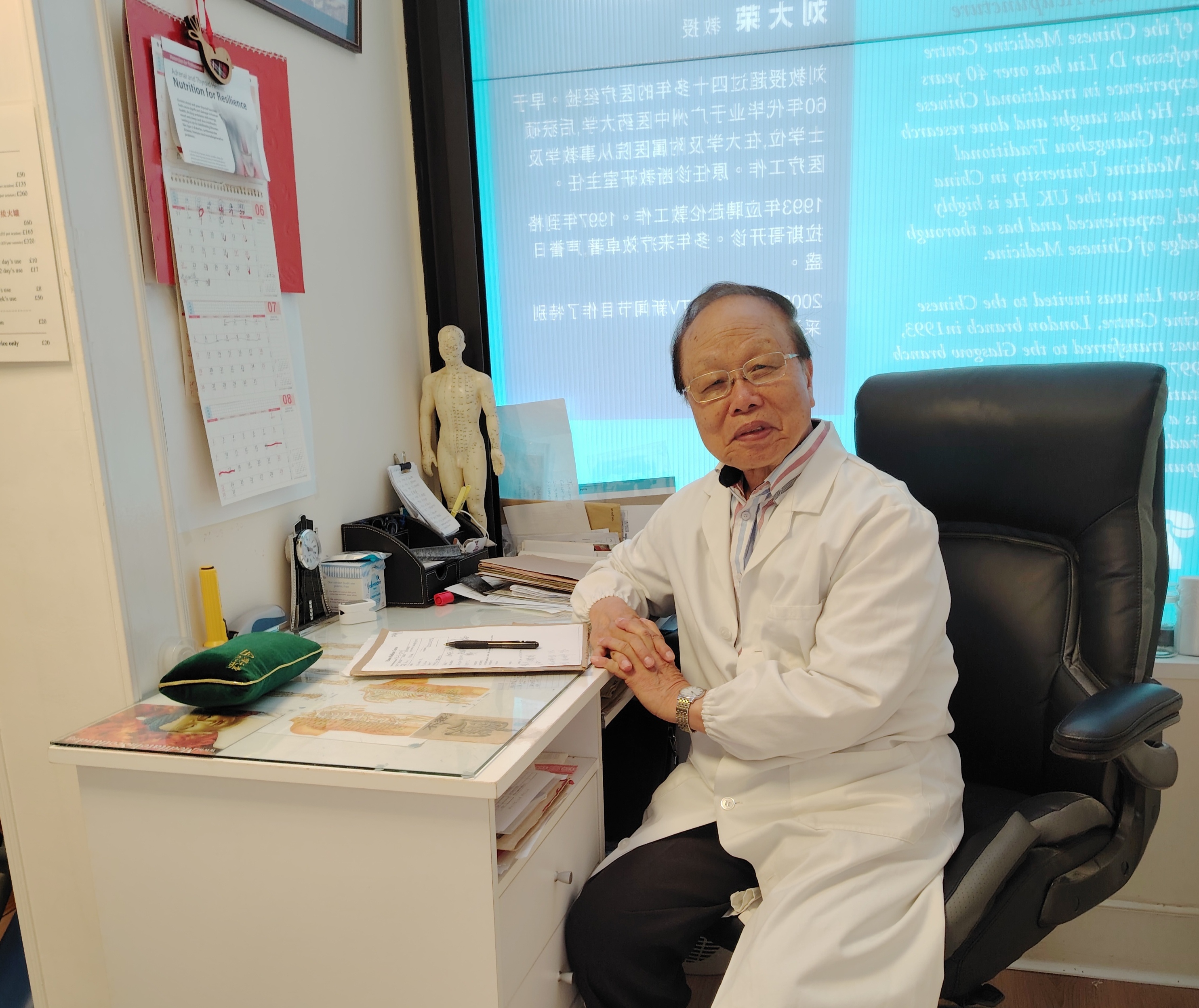 Professor D. Liu at Chinese Medicine Centre 2000